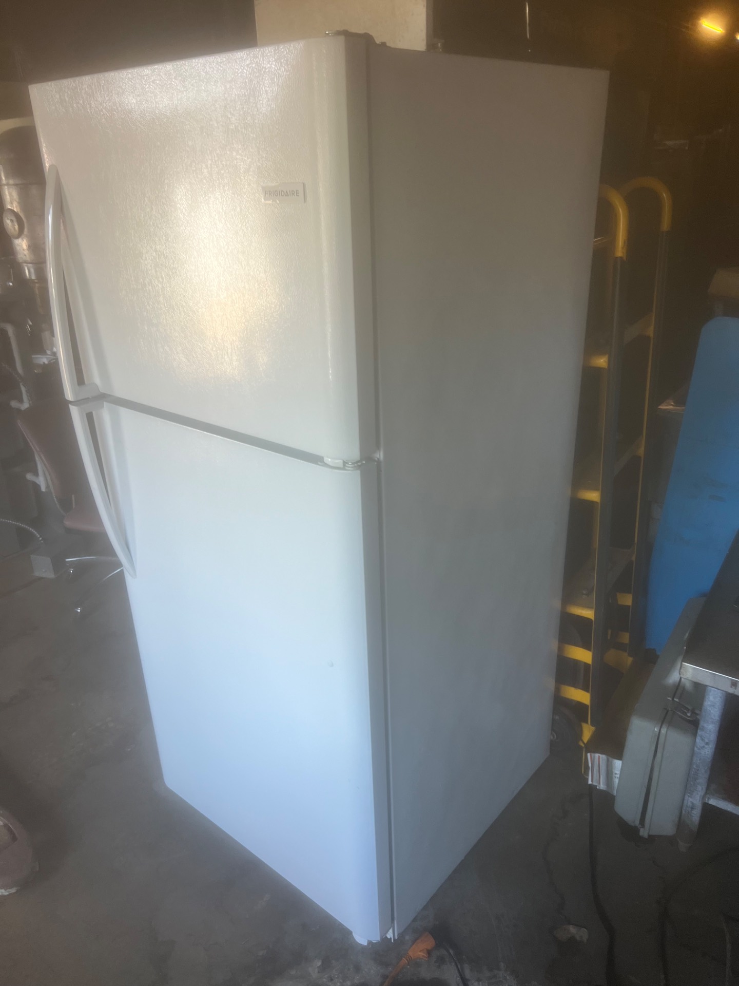 Frigidaire FFTR2021TW5 Top-Freezer Refrigerator – Good Condition