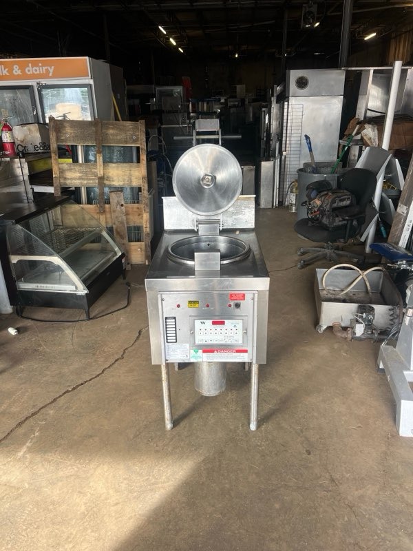 Henny Penny PFE-500 Pressure Fryer 208V 3-Phase – Good Condition